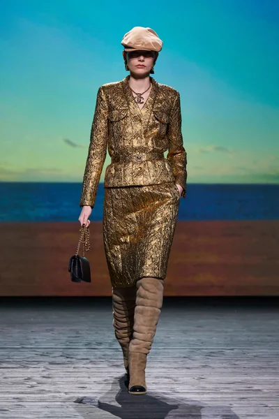 Look 24